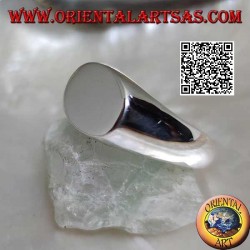 Smooth silver ring with flat transverse oval