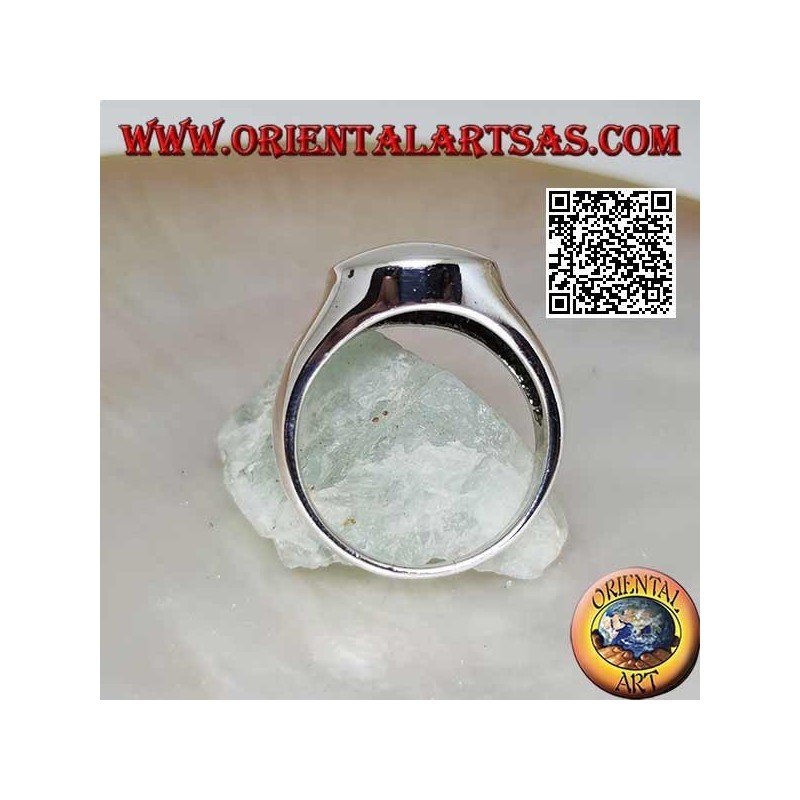 Smooth silver ring with raised and convex round