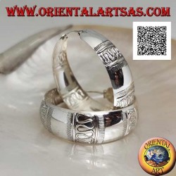 Silver earrings with a large convex circle chiseled with straight and wavy lines of 40 mm. (not oxidized)