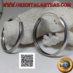 Boucles d'oreilles en argent avec un grand cercle convexe avec des lignes brisées gravées de 50 mm