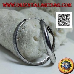 Boucles d'oreilles en argent avec un grand cercle convexe avec des lignes brisées gravées de 50 mm