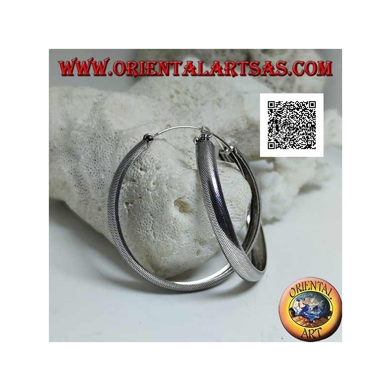 Pendientes de plata con gran círculo convexo con líneas discontinuas grabadas de 50 mm