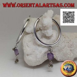 Boucles d'oreilles en argent à cercle lisse épais avec un pendentif cube d'améthyste et des boules