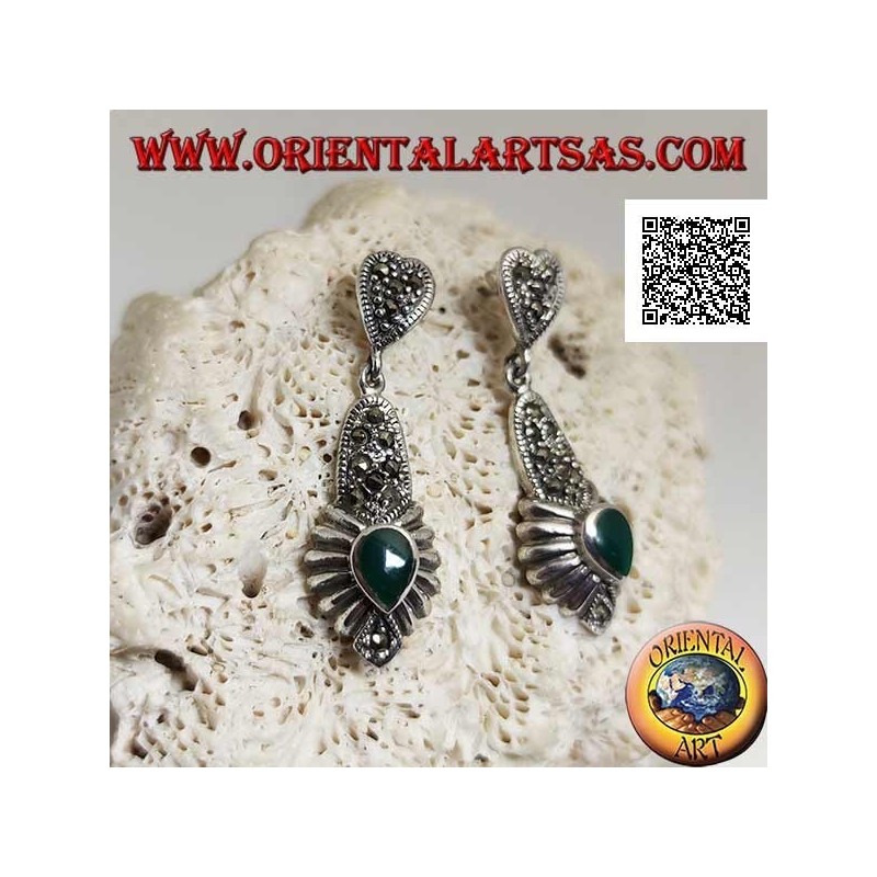 Orecchini in argento con piastrina tempestata di marcassite pendente e una goccia rovesciata di agata verde