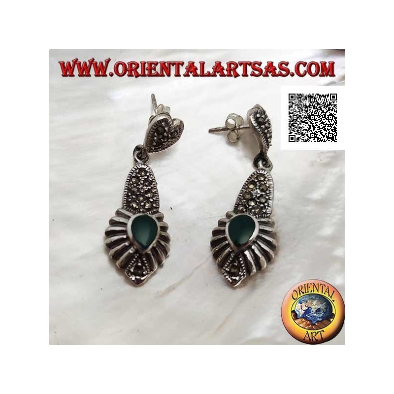 Orecchini in argento con piastrina tempestata di marcassite pendente e una goccia rovesciata di agata verde