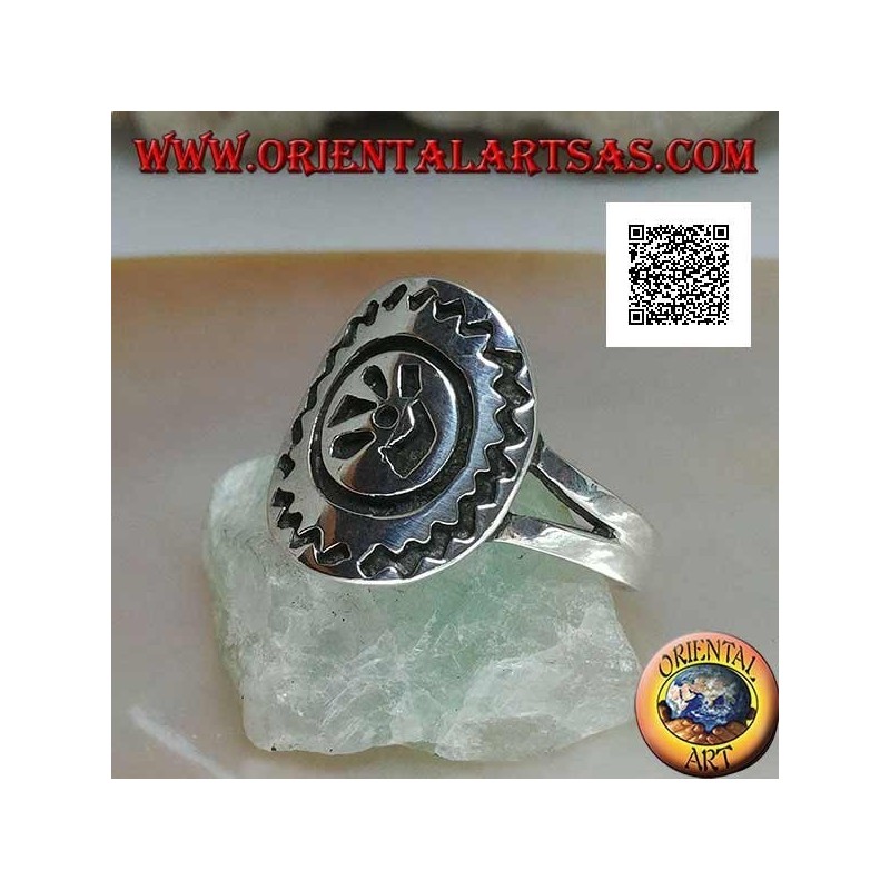 Silver ring with engraved stylized animal footprint and zig-zag outline on an oval plate