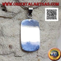 Pendentif en argent avec nacre rectangulaire ronde sertie au ras du bord sur une monture lisse