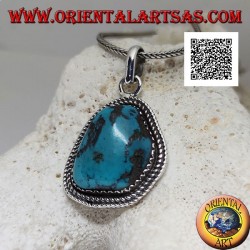 Silberanhänger mit altem tibetischem Türkis von unregelmäßiger Form, umgeben von Weberei