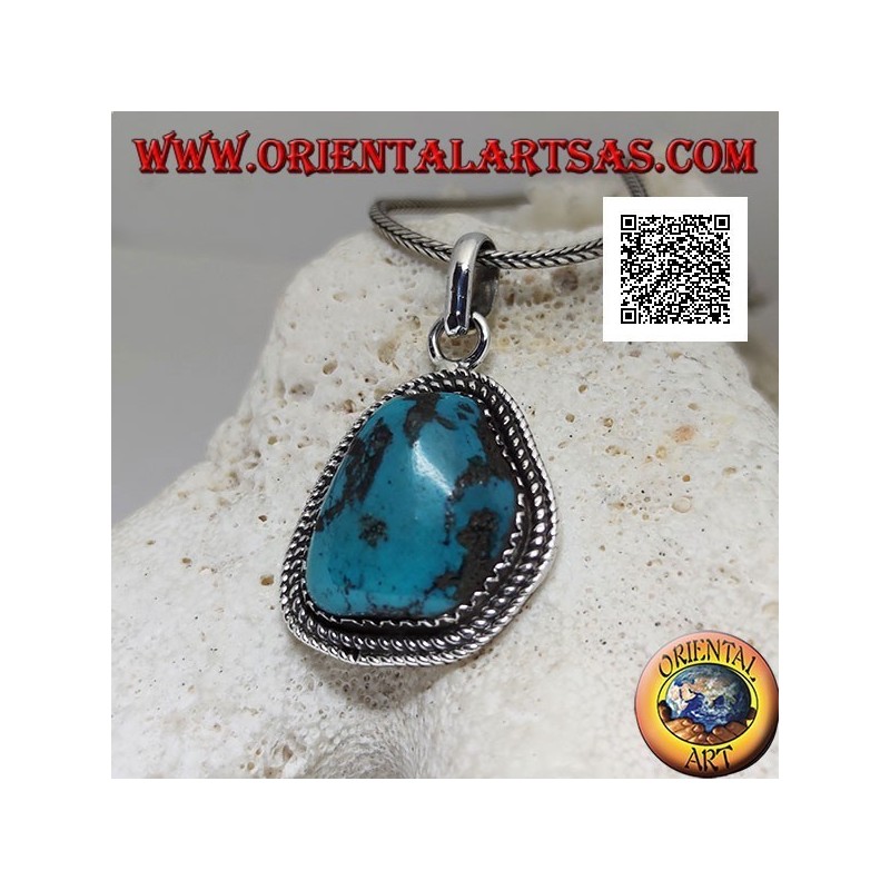 Colgante de plata con turquesa tibetana antigua de forma irregular rodeada de tejido