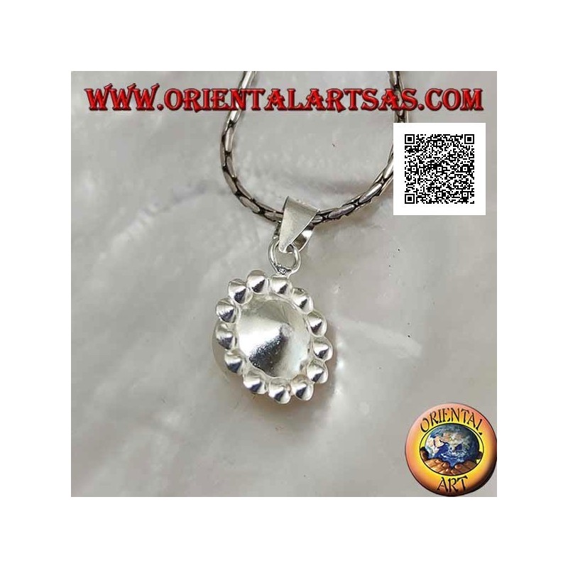 Colgante flor de plata con una perla blanca central rodeada de pequeñas circonitas blancas