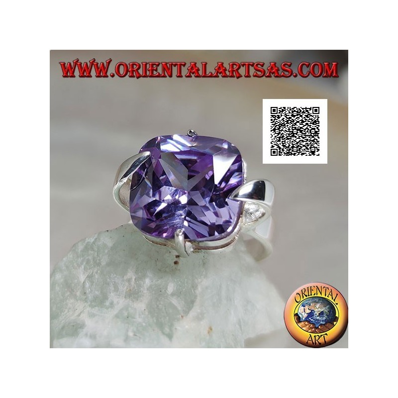 Anello in argento rodiato con zircone color ametista chiara quadrato agganciato sul centro dei lati