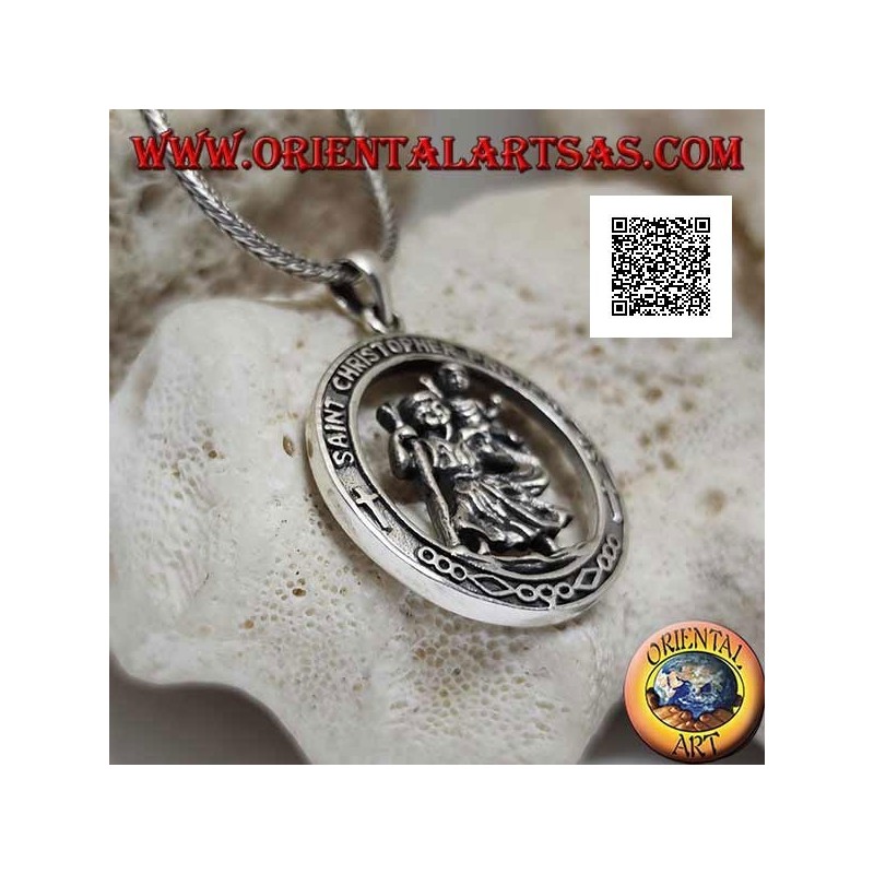 Colgante de plata, San Cristóbal en el círculo con inscripción sagrada en relieve en latín