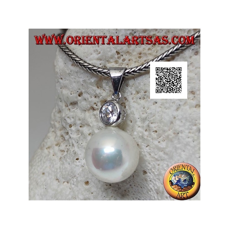 Pendant in silver white pearl with round faceted zircon above