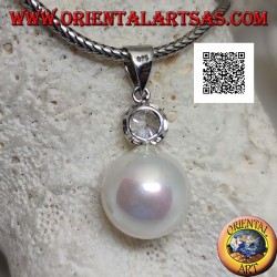 Pendant in silver white pearl with round faceted zircon above