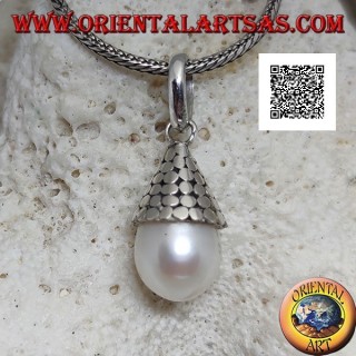 Silver pendant with white pearl with conical hat of smooth disks
