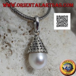 Silver pendant with white pearl with conical hat of smooth disks
