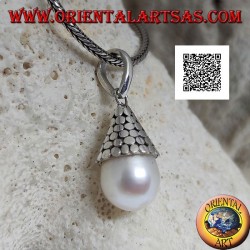 Pendentif en argent avec perle blanche avec chapeau conique de disques lisses