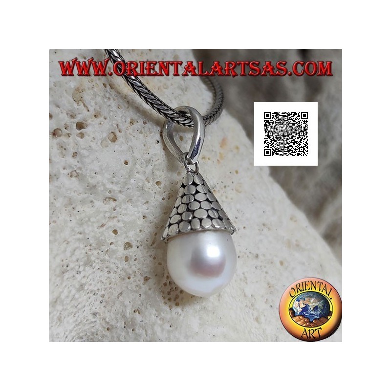 Ciondolo in argento perla bianca con cappello conico di dischetti lisci