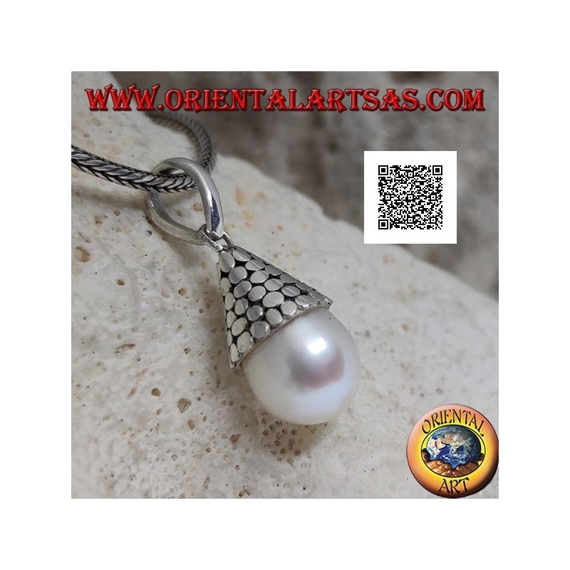 Silver pendant with white pearl with conical hat of smooth disks