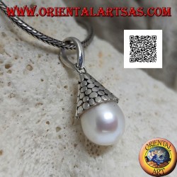 Silver pendant with white pearl with conical hat of smooth disks