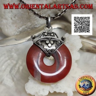 Pendentif en jaspe rouge en forme de beignet de 28 mm. avec crochet décoré en bas-relief argenté