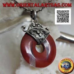28mm Donut geformter roter Jaspis Anhänger. mit Haken in silbernem Basrelief verziert