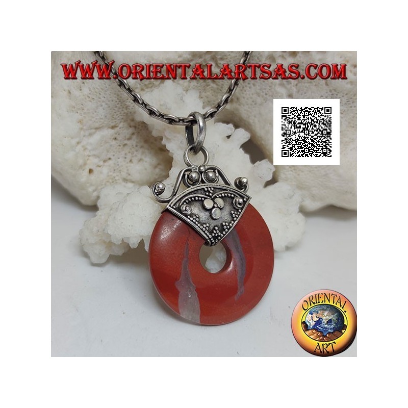 Ciondolo in diaspro rosso a forma di ciambella da 28 mm. con gancio decorato in bassorilievo in argento