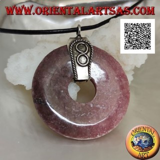 Colgante de rodonita tanzaniana en forma de rosquilla de 35 mm. con gancho plateado e infinito en relieve