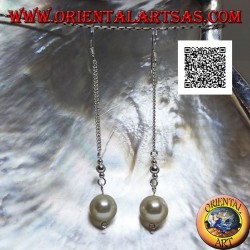 Orecchini in argento pendenti a catenina da 3 cm con due palline d'argento e perla bianca finali