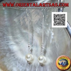 Silver pendant earrings in 3 cm chain with two silver balls and white pearl at the ends