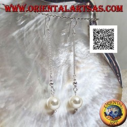 Pendientes colgantes de plata con cadena de 3 cm con dos bolas de plata y perla blanca en los extremos