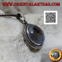 Silberanhänger mit ovalem turbochiniertem Cabochonquarz, umgeben von Webart