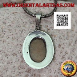 Colgante de plata con ágata almizclera ovalada cabujón con borde sobresaliente liso