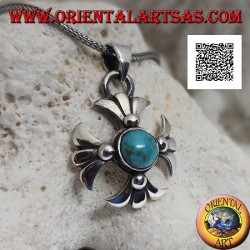 Colgante de plata con cruz griega con turquesa antigua tibetana redonda central y brazos de lirio