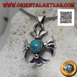 Colgante de plata con cruz griega con turquesa antigua tibetana redonda central y brazos de lirio