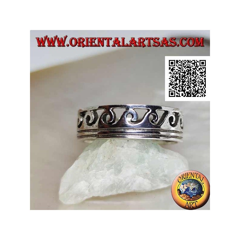 Anillo de plata tallado en ondas en dos líneas grabadas