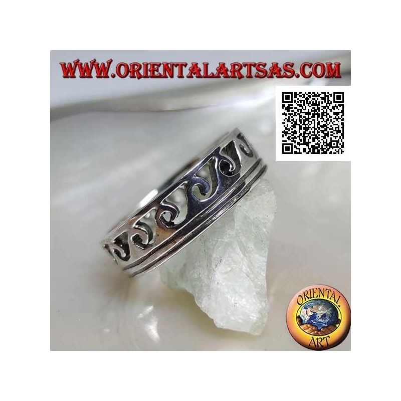 Bague en argent sculpté en vagues sur deux lignes gravées