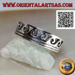 Bague en argent sculpté en vagues sur deux lignes gravées
