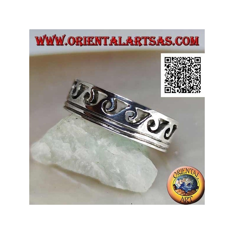 Anillo de plata tallado en ondas en dos líneas grabadas