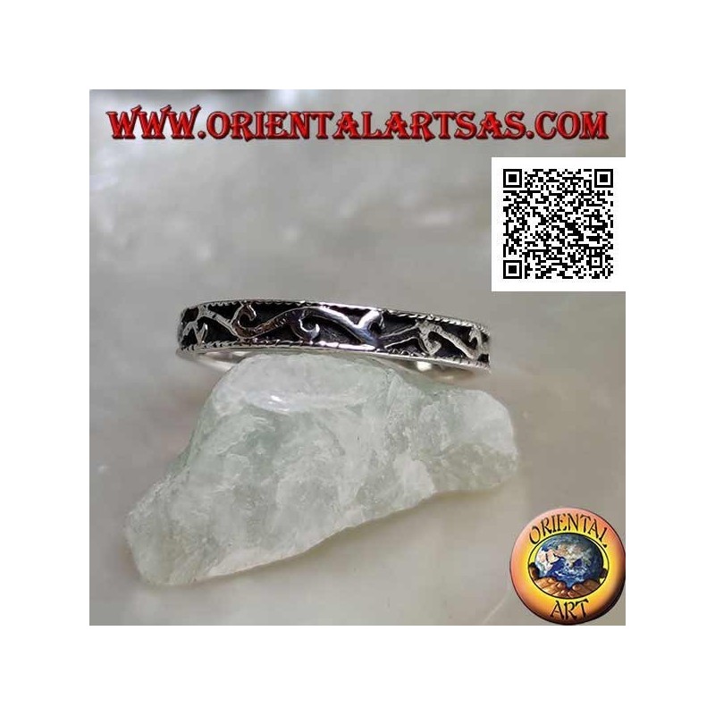 Bague en argent, incrustée d'une vague en haut relief
