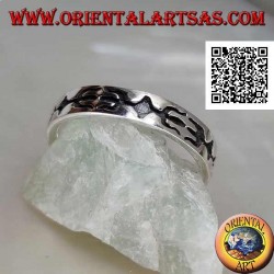 Bague en argent incrustée d'un trident opposé