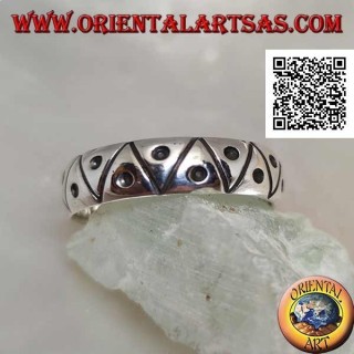 Silver ring engraved with triangles with a dot