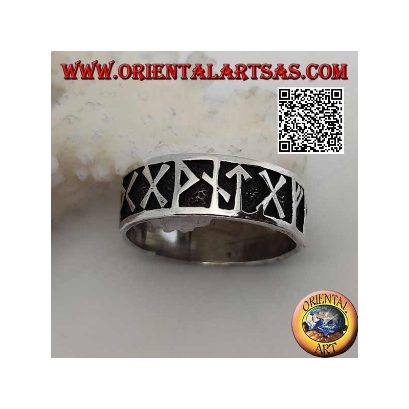 Anillo de plata con runas nórdicas en bajorrelieve