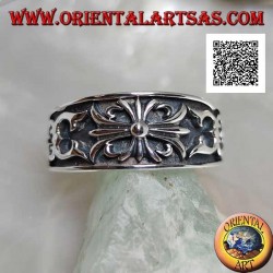 Silberring mit Halbmondring mit gotischem Lilienkreuz und Flachreliefdekor