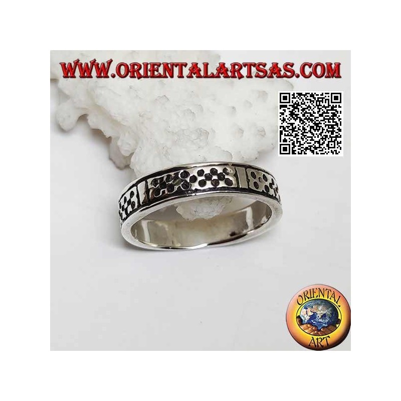 Bague en argent avec croix en X pointillés gravés