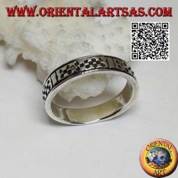 Bague en argent avec croix en X pointillés gravés