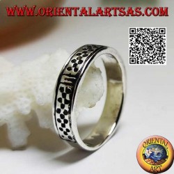 Bague en argent avec croix en X pointillés gravés