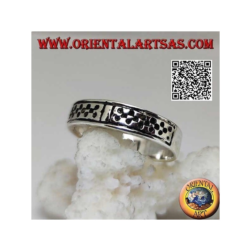 Anello in argento a fedina con croci a X puntinate incise
