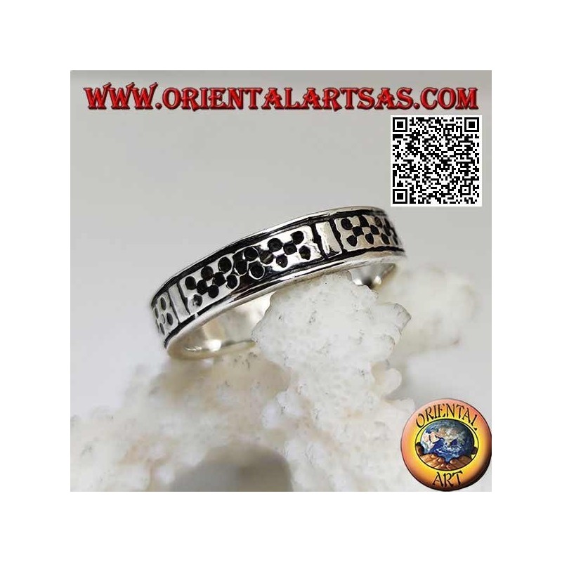 Bague en argent avec croix en X pointillés gravés