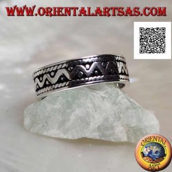 Silver ring with broken line and disc discs on an oxidized background